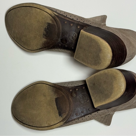 ✨ Lucky Brand Perforated Suede Booties – Women’s 6.5 ✨ - Picture 7 of 9
